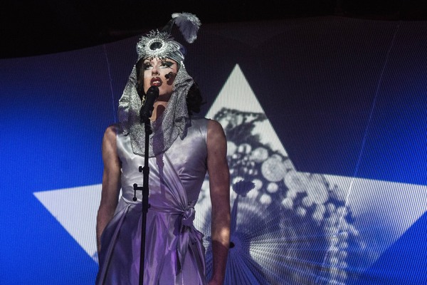 LINAJE: obra de teatro drag