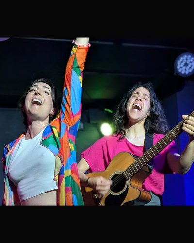 BoBi (Bollera y bisexual buscan compi de piso)
