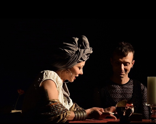 Svetlana, oráculo teatral - experiencia interactiva